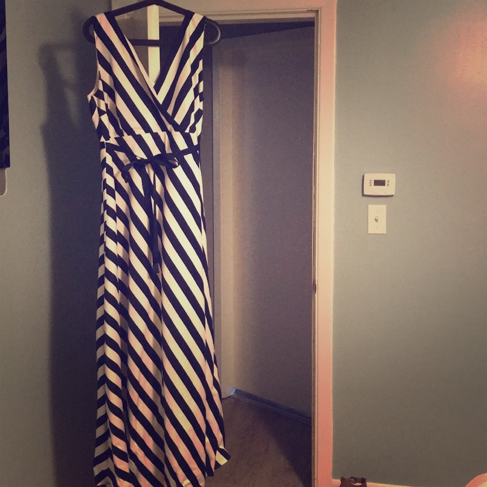 Jessica Simpson Maternity Full Length Dress